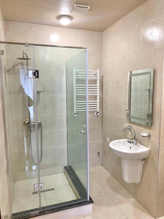 Phazisi Hotel Tbilisi Esterno foto