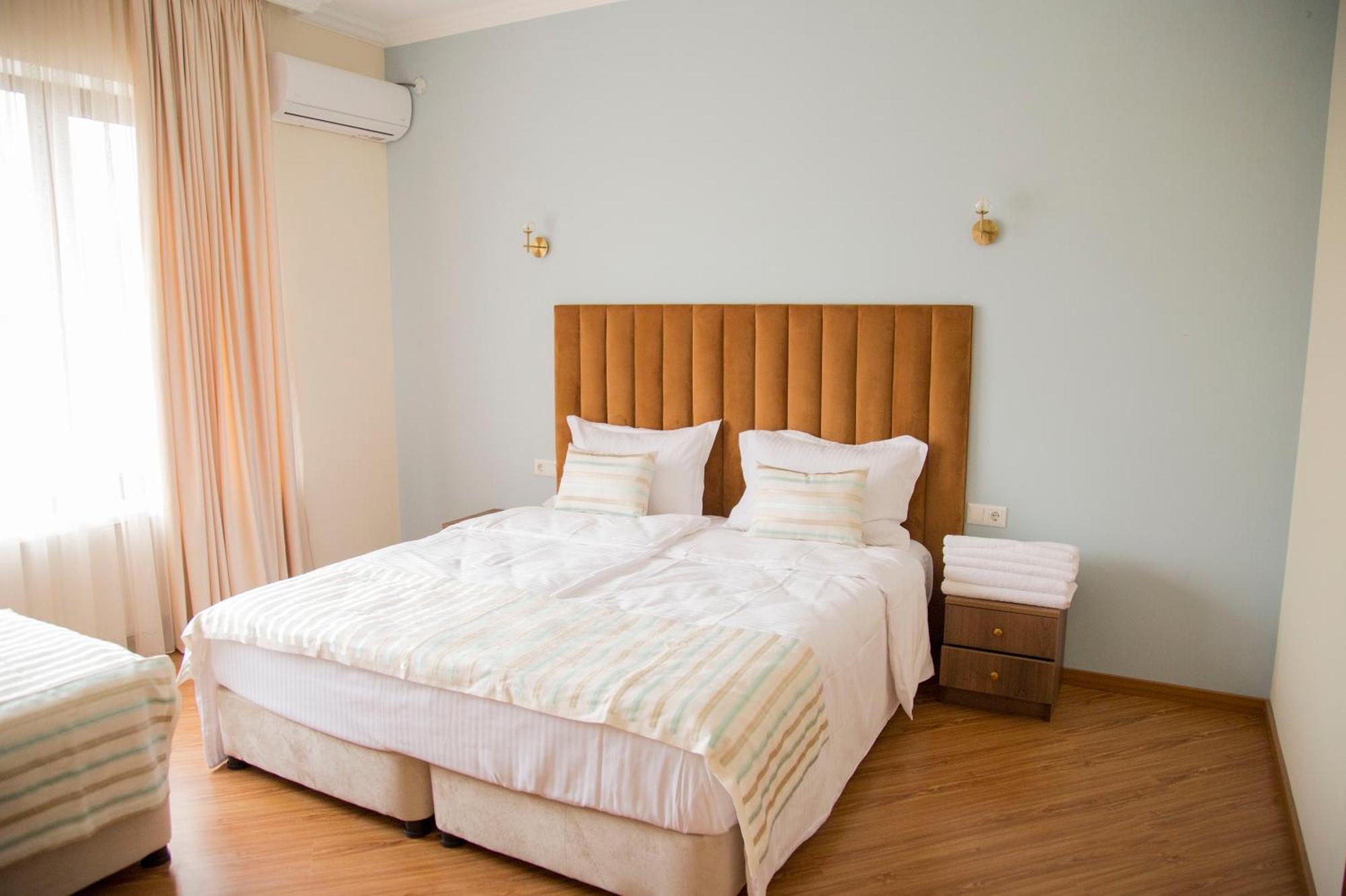Phazisi Hotel Tbilisi Esterno foto