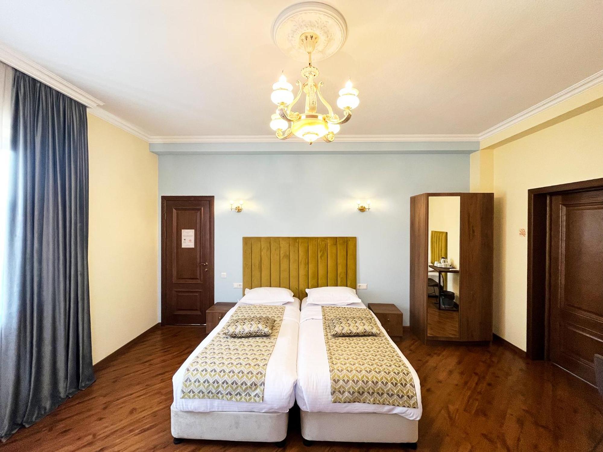 Phazisi Hotel Tbilisi Esterno foto