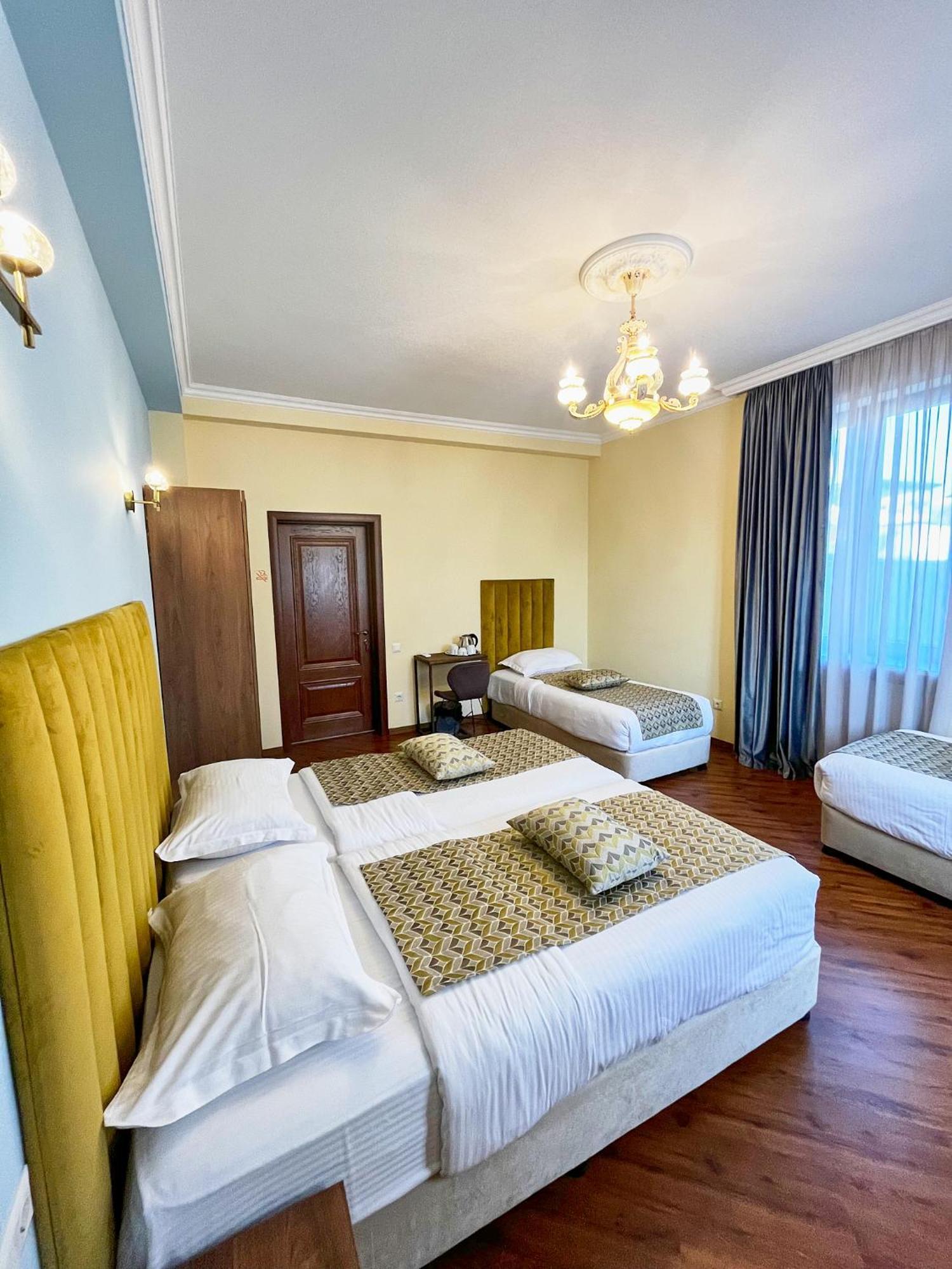 Phazisi Hotel Tbilisi Esterno foto