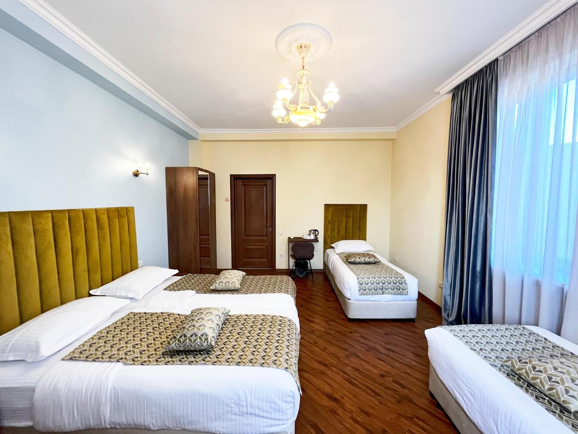 Phazisi Hotel Tbilisi Esterno foto